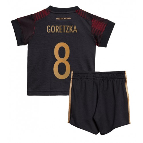 Echipament fotbal Germania Leon Goretzka #8 Tricou Deplasare Mondial 2022 pentru copii maneca scurta (+ Pantaloni scurti)